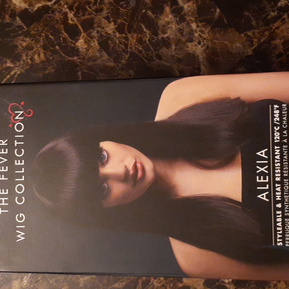 Brown, synthetic wig (Alexia) The fever collection